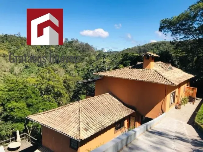 Excelente casa em condomínio fechado