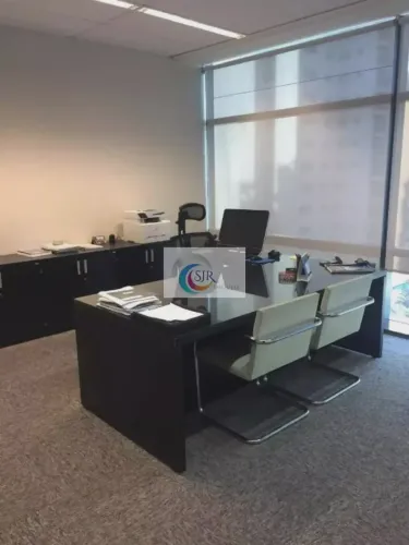 Sala comercial de 426,42 m² com 13 vagas de garagem, piso elevado, forro modular e ar cond