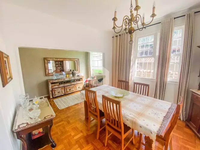 Casa para venda com 2 quartos, 159m² - Castelanea - Petrópolis/RJ
