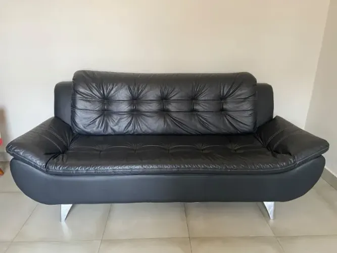 Sofá de 3 lugares de couro sintético
