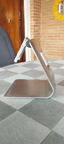 Pé com regulagem adaptável