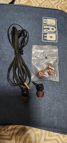 Fone com fio JBL