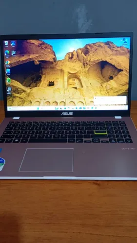 Notebook  Asus- Semi Novo Sem nenhum defeito 