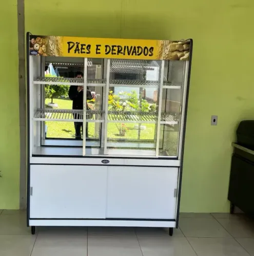 Vendo expositor de padaria .estado de novo