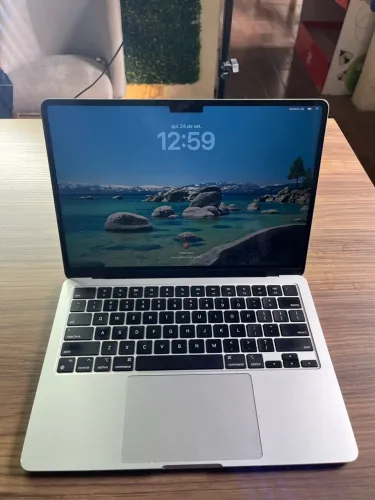 MacBook AIRM2