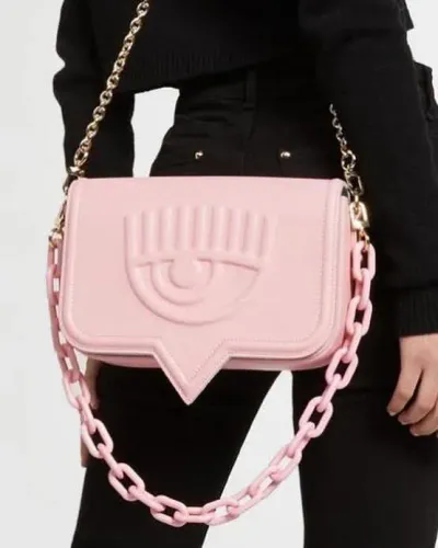 Bolsa Chiara Ferragni Eyelike na cor rosa.