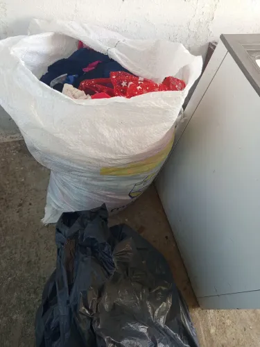 DOAÇÃO saco de roupas, feminina e algumas infantis 