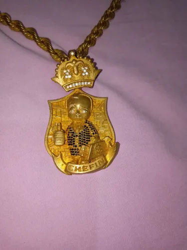 Vendo essa cordinha e pingente moeda antiga no precinho 