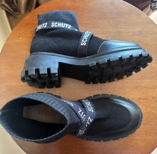 Bota Schütz Tratorada Logo Knit Preta - Usada uma vez