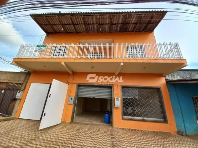 Ótima casa já incluso um ponto comercial na região do Porto Velho Shoping. Av. Calama, B. 