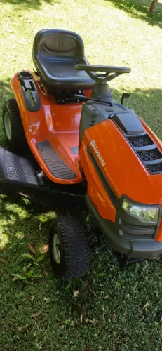 Trator de grama Husqvarna