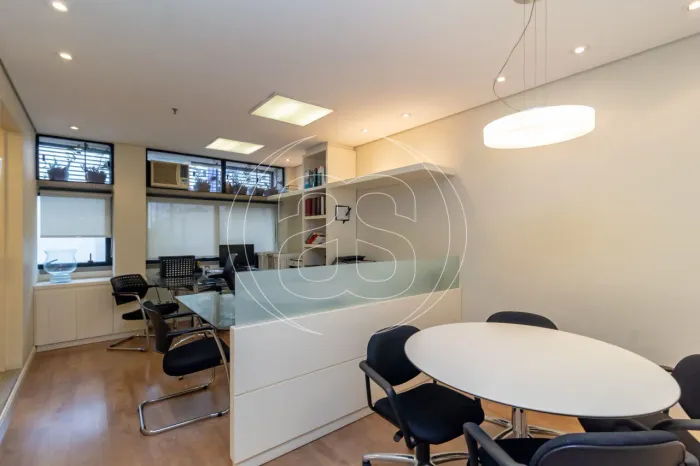 Sala Comercial Mobiliada à Venda em Moema ? Praticidade e Excelente Localização!