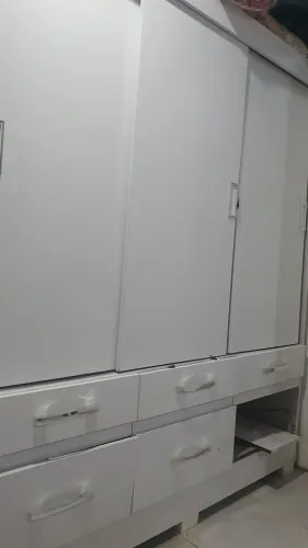 Guarda roupa de casal branco
