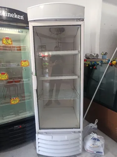 Expositora de bebidas cervejeira ou refrigerantes 