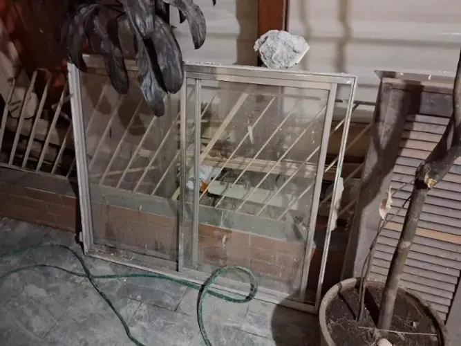 Janela de aluminio com vidro - 2 folhas móveis