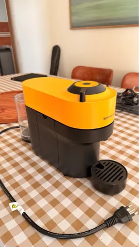 Nespresso Vertuo Pop Máquina de café e expresso De'Longhi, manga amarela