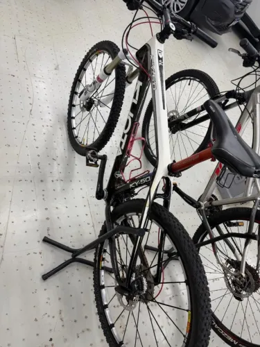 BIKE / BICICLETA KOUTA FIBRA CARBONO ARO26