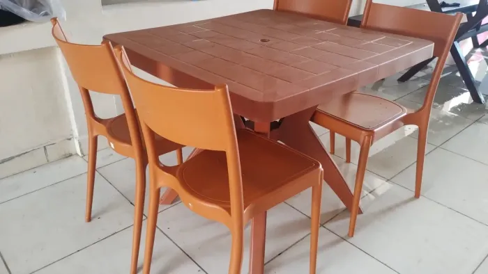 Mesa e cadeiras Tramontina 4 lugares