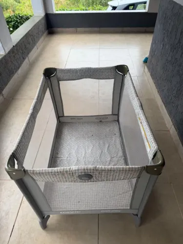 Vendo berço portátil semi novo, marca GRACO CHILDRENS