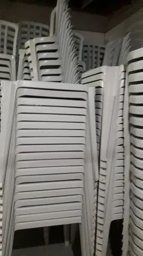 Alugo cadeiras e mesa