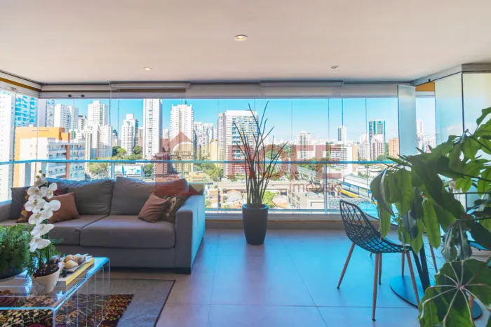 Apartamento de 138 m² com 2 suítes, 2 vagas e depósito à venda no Brooklin. Andar alto, vi