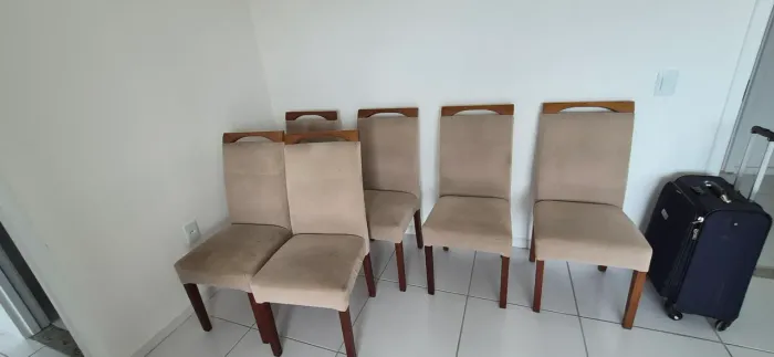 06 Cadeiras de jantar estofadas