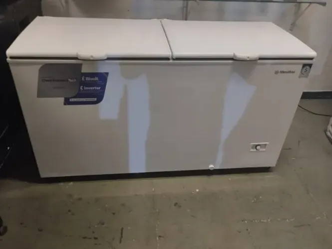 Vende-se Freezer Horizontal Grande - 546 Litros estado novo. 