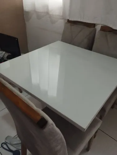 Mesa com Tampo de vidro com 4 cadeiras