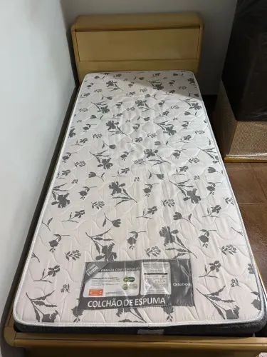 Cama de solteiro de madeira com baú e gavetas + colchão