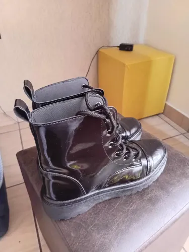 Bota cuturno em verniz n 38 preta