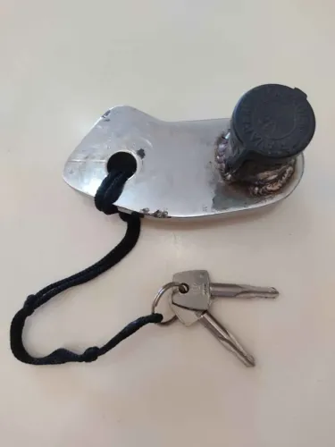 Trava da roda traseira da Shadow 600 usada