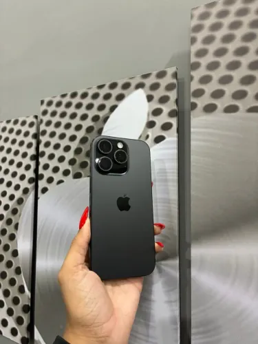 iPhone 16 PRO 256GB - titânio preto usado excelente