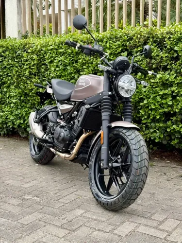 Royal Enfield Guerrilla 450 - JOÃO OLIVEIRA