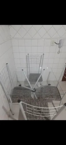 Vendo mesa nova de 4 cadeiras
