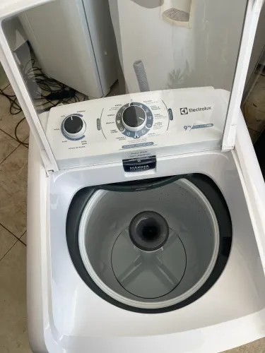 Máquina de lavar roupas 9kilos 