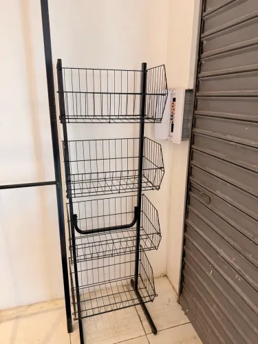 Cesto expositor  de  loja 
