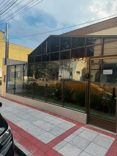 CASA COMERCIAL - FACHADA IMPONENTE - CENTRO