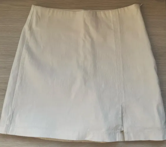 Saia-short off-white tamanho 14