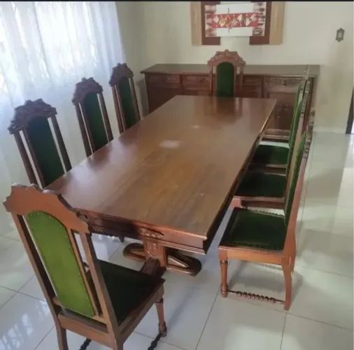 Mesa e cadeiras - 8 lugares 