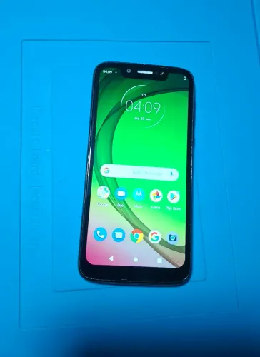 Celular Motorola G7 play 32gb de memória.