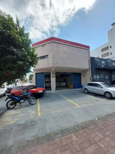 Vendo ou alugo prédio(Galpão), 3 andares (com balcão comercial perfeito na Av. Bezerra de