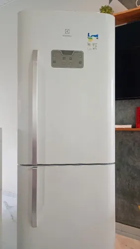 Geladeira Electrolux Frost Free inverser 600 litros semi nova