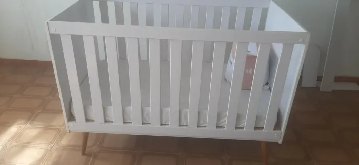 Berço semi novo 