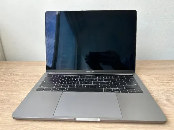 MacBook Pro 13" (2017) Touch Bar | Core i7 | 16GB RAM | 1TB SSD | Bateria Nova