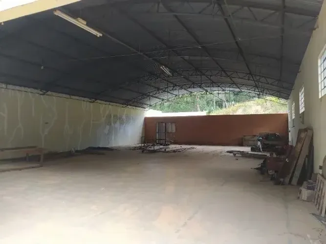 Galpão de 2200m² com Casa Acoplada Localizada em Mairinque!