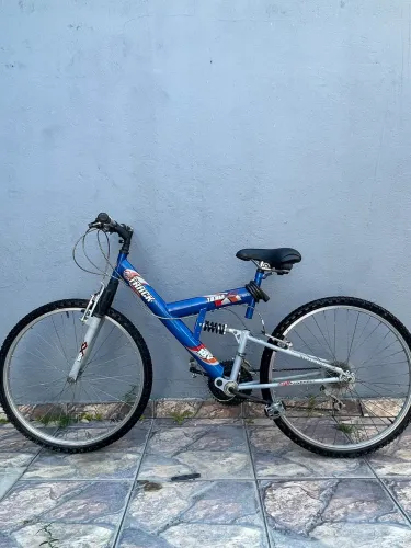 OPORTUNIDADE Bicicleta Track Aro 26 - Excelente estado
