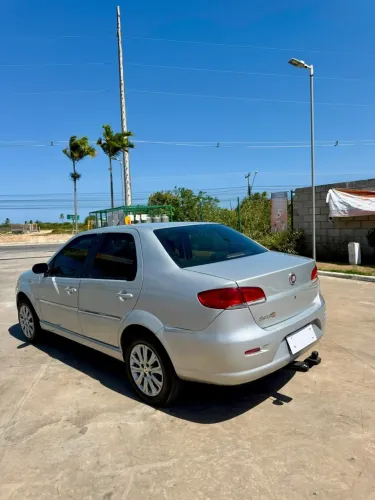 Fiat Siena HLX 1.8 MPI Flex 8V 4P 2010