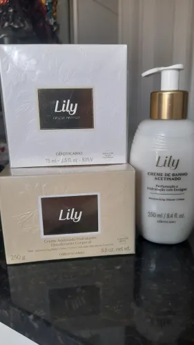 Perfume  lily + hidratante + creme de banho 