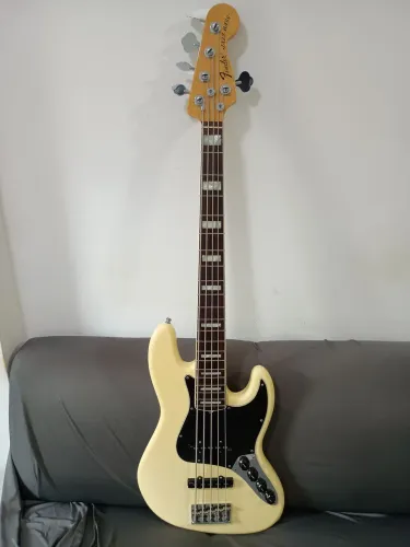 Baixo Fender American Deluxe 5 cordas