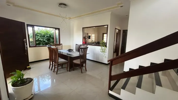 CASA À VENDA  CONDOMÍNIO FECHADO EM JAUÁ